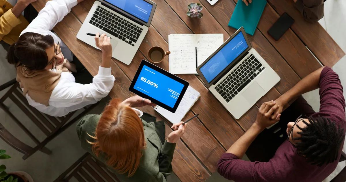 Panfletagem Digital para Negócios Locais: O Segredo para Lotar a Agenda